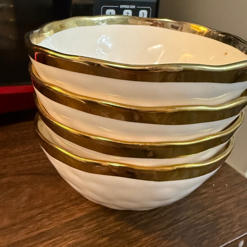 Elegant Gold Rimmed Bowls